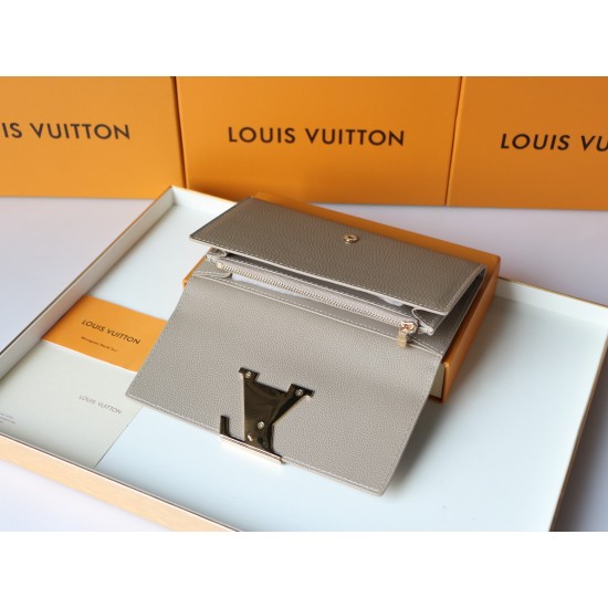 LV Bags High Quality Flip Wallet
LV Bags High Quality Flip Wallet