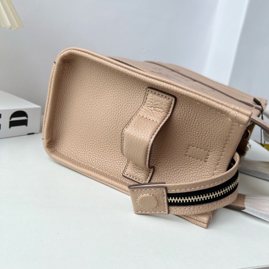 MJ Tote Full leather size: 41 * 34 * 15cm $140 Full leather medium size: 33 * 28 * 13cm $120 Full leather small size: 26 × 20 × 13cm $100 Fabric Large Size: 41 * 34 * 15cm $100 Medium size of fabric: 33 * 28 * 13cm $90 Fabric small size: 26 × 20 × 13cm $8 MJ Tote Full leather size: 41 * 34 * 15cm $140 Full leather medium size: 33 * 28 * 13cm $120 Full leather small size: 26 × 20 × 13cm $100 Fabric Large Size: 41 * 34 * 15cm $100 Medium size of fabric: 33 * 28 * 13cm $90 Fabric small size: 26 × 20 × 13cm $8