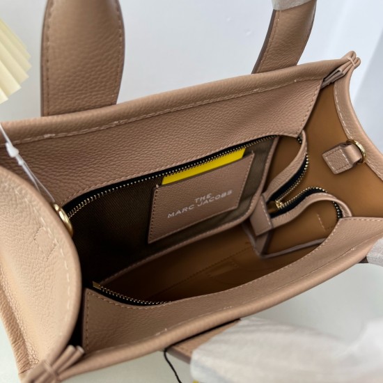 MJ Tote Full leather size: 41 * 34 * 15cm $140 Full leather medium size: 33 * 28 * 13cm $120 Full leather small size: 26 × 20 × 13cm $100 Fabric Large Size: 41 * 34 * 15cm $100 Medium size of fabric: 33 * 28 * 13cm $90 Fabric small size: 26 × 20 × 13cm $8 MJ Tote Full leather size: 41 * 34 * 15cm $140 Full leather medium size: 33 * 28 * 13cm $120 Full leather small size: 26 × 20 × 13cm $100 Fabric Large Size: 41 * 34 * 15cm $100 Medium size of fabric: 33 * 28 * 13cm $90 Fabric small size: 26 × 20 × 13cm $8