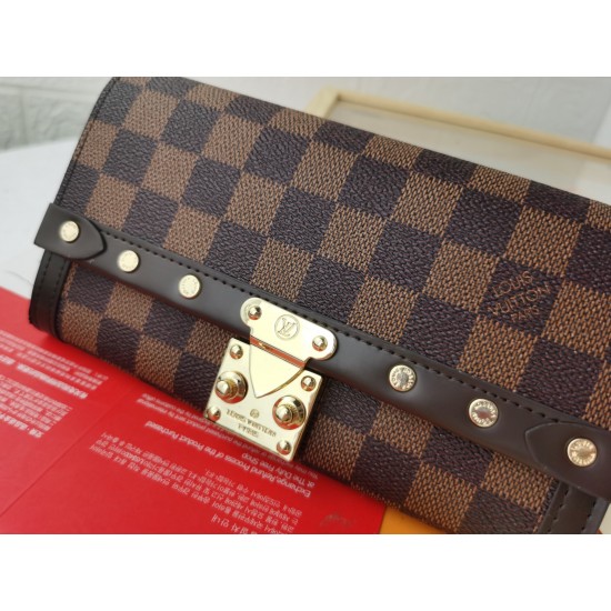 LV Bags High Quality Flip Wallet
LV Bags High Quality Flip Wallet