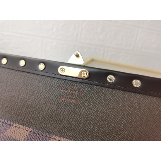 LV Bags High Quality Flip Wallet
LV Bags High Quality Flip Wallet