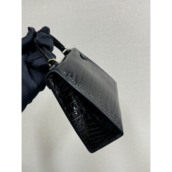 Hermes Bags Top Quality Minikelly 二代
19cm $220 Hermes Bags Top Quality Minikelly 二代
19cm $220