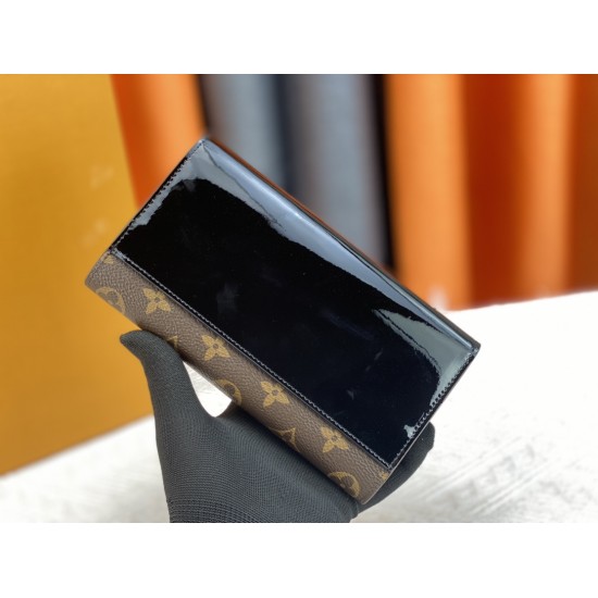 LV Bags High Quality Flip Wallet
LV Bags High Quality Flip Wallet