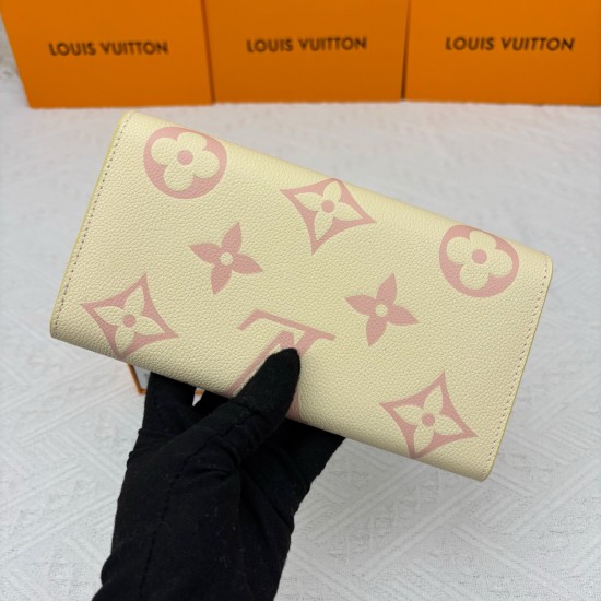LV Bags High Quality Flip Wallet
LV Bags High Quality Flip Wallet