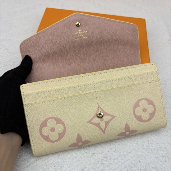 LV Bags High Quality Flip Wallet
LV Bags High Quality Flip Wallet