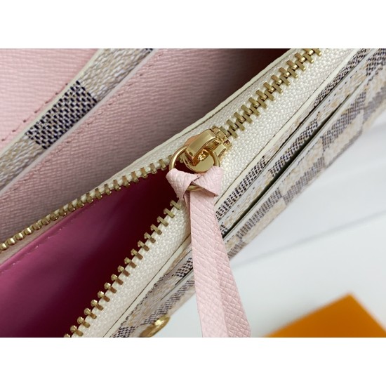 LV Bags High Quality Flip Wallet
LV Bags High Quality Flip Wallet