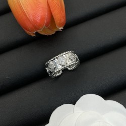 Van Cleef Jewelry High Quality
