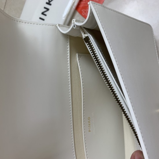 Pinko Bags Top Quality
27*17*8cm Pinko Bags Top Quality
27*17*8cm