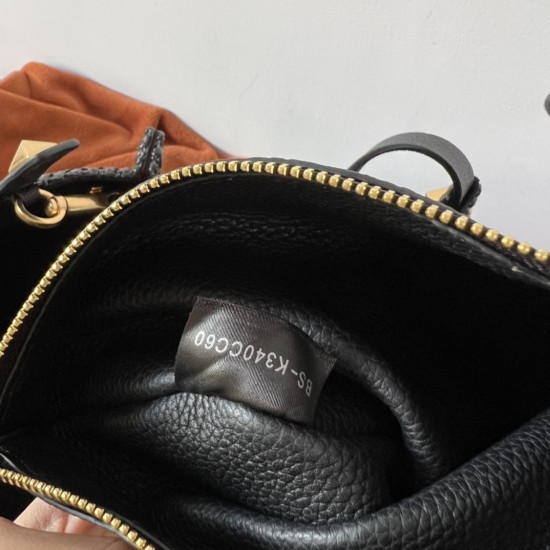 Valentino Bags Top Quality
35/25/17cm Valentino Bags Top Quality
35/25/17cm