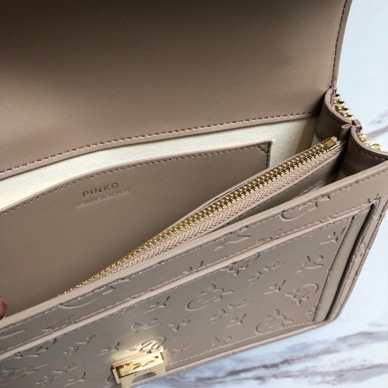 Pinko Bags Top Quality
27*17*8cm Pinko Bags Top Quality
27*17*8cm