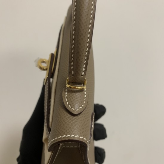 Hermes Bags Top Quality Minikelly 二代
19cm $220 Hermes Bags Top Quality Minikelly 二代
19cm $220