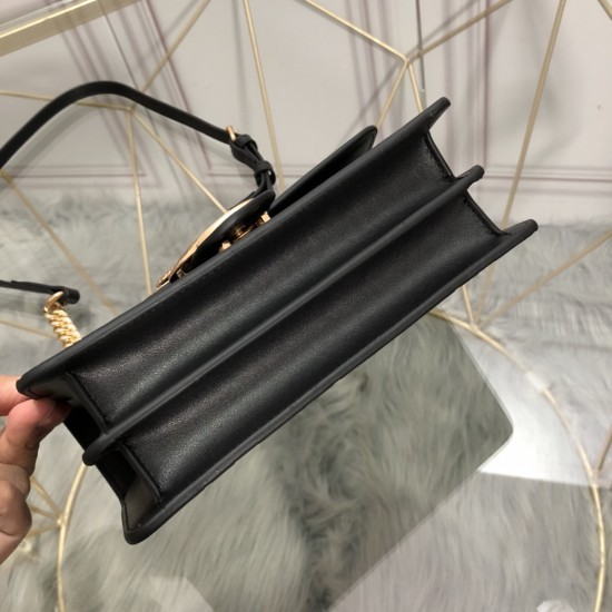 Pinko Bags Top Quality
21x13x6 Pinko Bags Top Quality
21x13x6