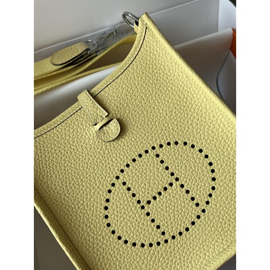 Hermes Bags Top Quality Evelyne 17cm
Hermes Bags Top Quality Evelyne 17cm