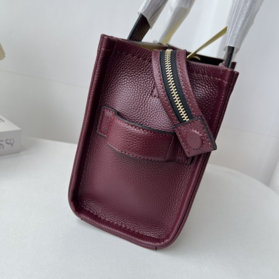 MJ Tote Full leather size: 41 * 34 * 15cm $140 Full leather medium size: 33 * 28 * 13cm $120 Full leather small size: 26 × 20 × 13cm $100 Fabric Large Size: 41 * 34 * 15cm $100 Medium size of fabric: 33 * 28 * 13cm $90 Fabric small size: 26 × 20 × 13cm $8 MJ Tote Full leather size: 41 * 34 * 15cm $140 Full leather medium size: 33 * 28 * 13cm $120 Full leather small size: 26 × 20 × 13cm $100 Fabric Large Size: 41 * 34 * 15cm $100 Medium size of fabric: 33 * 28 * 13cm $90 Fabric small size: 26 × 20 × 13cm $8