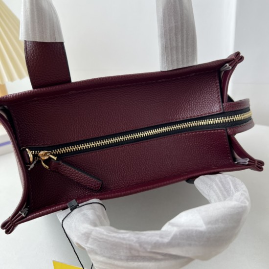 MJ Tote Full leather size: 41 * 34 * 15cm $140 Full leather medium size: 33 * 28 * 13cm $120 Full leather small size: 26 × 20 × 13cm $100 Fabric Large Size: 41 * 34 * 15cm $100 Medium size of fabric: 33 * 28 * 13cm $90 Fabric small size: 26 × 20 × 13cm $8 MJ Tote Full leather size: 41 * 34 * 15cm $140 Full leather medium size: 33 * 28 * 13cm $120 Full leather small size: 26 × 20 × 13cm $100 Fabric Large Size: 41 * 34 * 15cm $100 Medium size of fabric: 33 * 28 * 13cm $90 Fabric small size: 26 × 20 × 13cm $8