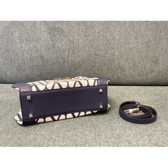Valentino Bags Top Quality
35/25/17cm Valentino Bags Top Quality
35/25/17cm