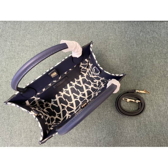 Valentino Bags Top Quality
35/25/17cm Valentino Bags Top Quality
35/25/17cm