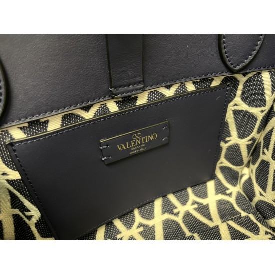 Valentino Bags Top Quality
35/25/17cm Valentino Bags Top Quality
35/25/17cm
