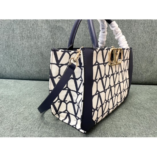 Valentino Bags Top Quality
35/25/17cm Valentino Bags Top Quality
35/25/17cm