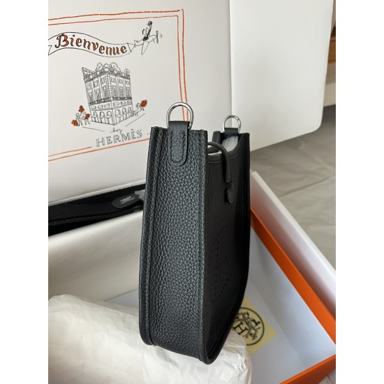 Hermes Bags Top Quality Evelyne 17cm
Hermes Bags Top Quality Evelyne 17cm