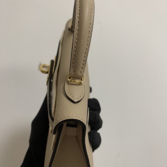 Hermes Bags Top Quality Minikelly 二代
19cm $220 Hermes Bags Top Quality Minikelly 二代
19cm $220