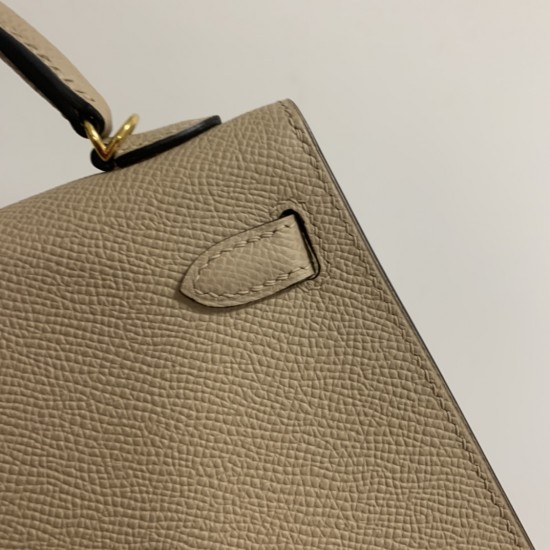 Hermes Bags Top Quality Minikelly 二代
19cm $220 Hermes Bags Top Quality Minikelly 二代
19cm $220