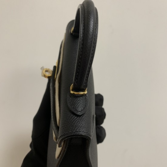 Hermes Bags Top Quality Minikelly 二代
19cm $220 Hermes Bags Top Quality Minikelly 二代
19cm $220