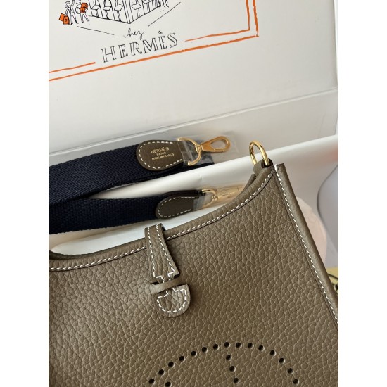 Hermes Bags Top Quality Evelyne 17cm
Hermes Bags Top Quality Evelyne 17cm