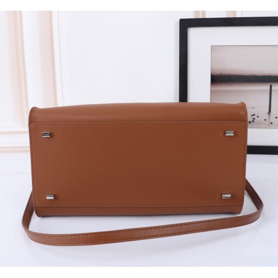 The Row Bags Top Quality
Small:26.20.18
Big:38.26.23 The Row Bags Top Quality
Small:26.20.18
Big:38.26.23