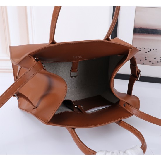 The Row Bags Top Quality
Small:26.20.18
Big:38.26.23 The Row Bags Top Quality
Small:26.20.18
Big:38.26.23