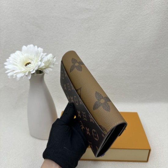 LV Bags High Quality Flip Wallet
LV Bags High Quality Flip Wallet