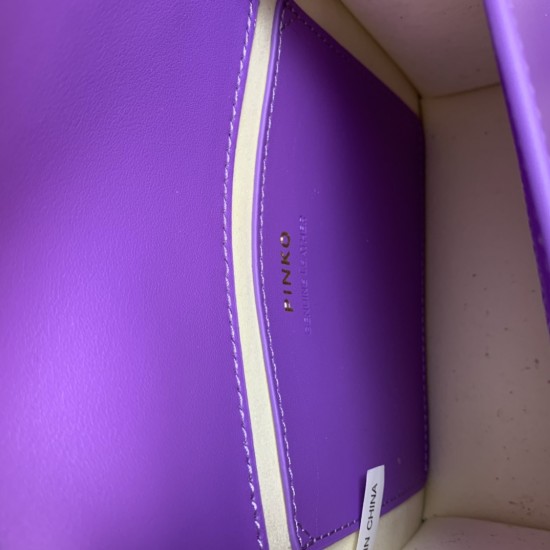 Pinko Bags Top Quality
27*17*8cm Pinko Bags Top Quality
27*17*8cm