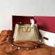 Valentino Bags Top Quality
35/25/17cm Valentino Bags Top Quality
35/25/17cm
