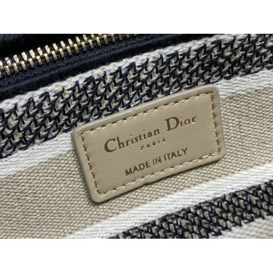 Dior Bags Top Quality
Five Grid Dior Bags Top Quality
Five Grid