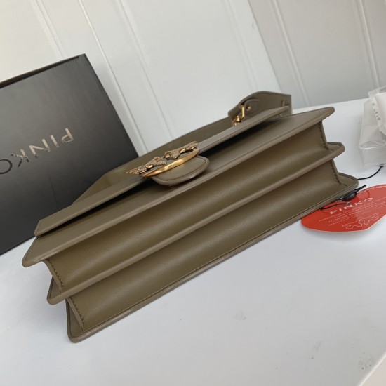 Pinko Bags Top Quality
27*17*8cm Pinko Bags Top Quality
27*17*8cm
