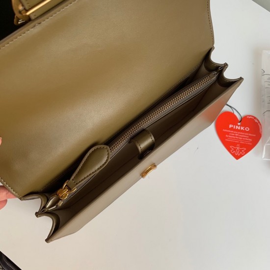 Pinko Bags Top Quality
27*17*8cm Pinko Bags Top Quality
27*17*8cm