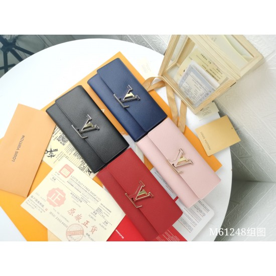LV Bags High Quality Flip Wallet
LV Bags High Quality Flip Wallet