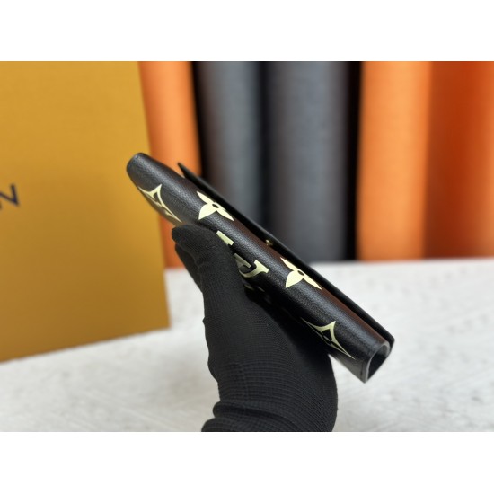 LV Bags High Quality Flip Wallet
LV Bags High Quality Flip Wallet