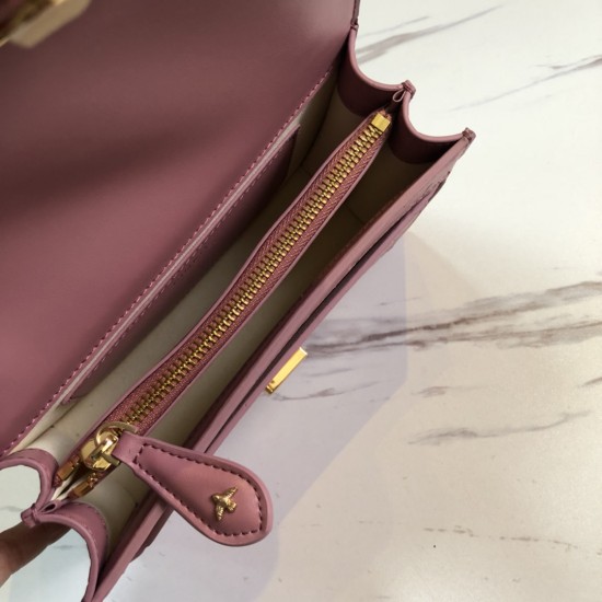 Pinko Bags Top Quality
27*17*8cm Pinko Bags Top Quality
27*17*8cm