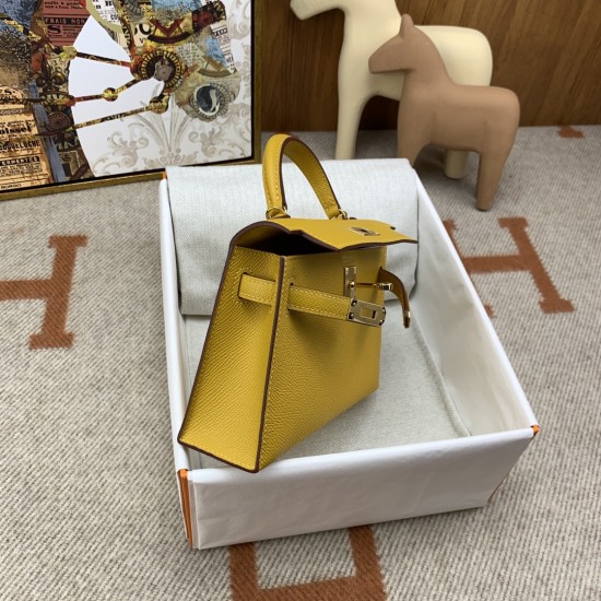 Hermes Bags Top Quality Minikelly 二代
19cm $220 Hermes Bags Top Quality Minikelly 二代
19cm $220