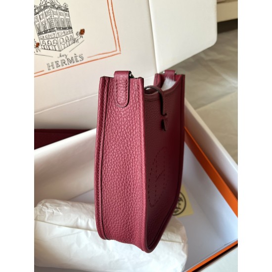Hermes Bags Top Quality Evelyne 17cm
Hermes Bags Top Quality Evelyne 17cm