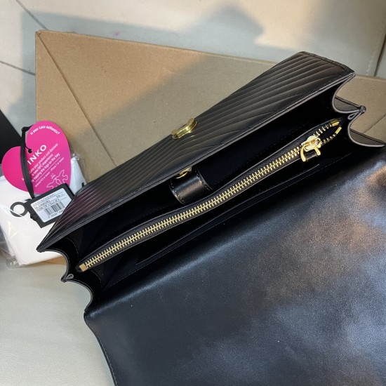 Pinko Bags Top Quality
27*17*8cm Pinko Bags Top Quality
27*17*8cm