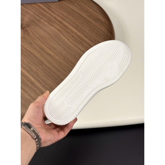 Hogan Shoes Top Quality
35-45 men and women same Hogan Shoes Top Quality
35-45 men and women same