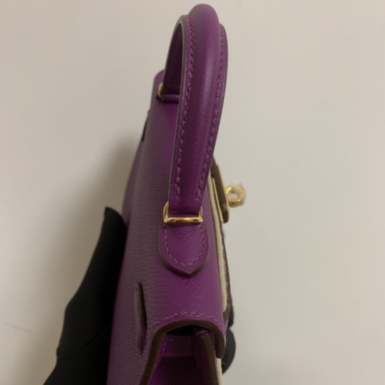 Hermes Bags Top Quality Minikelly 二代
19cm $220 Hermes Bags Top Quality Minikelly 二代
19cm $220
