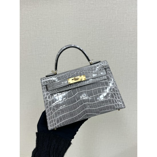Hermes Bags Top Quality Minikelly 二代
19cm $220 Hermes Bags Top Quality Minikelly 二代
19cm $220