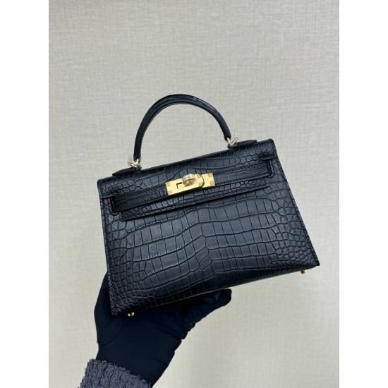 Hermes Bags Top Quality Minikelly 二代
19cm $220 Hermes Bags Top Quality Minikelly 二代
19cm $220