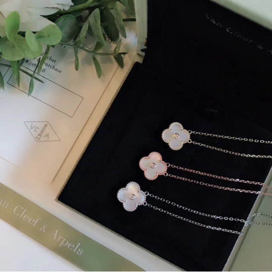 Van Cleef Jewelry Necklace
