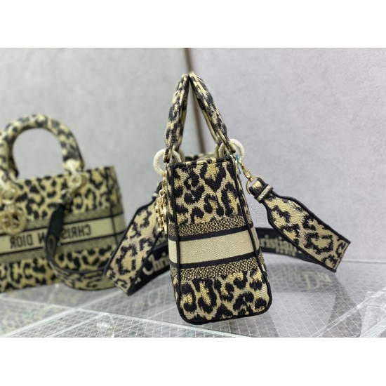 Dior Bags Top Quality
Five Grid Dior Bags Top Quality
Five Grid