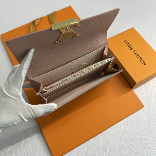 LV Bags High Quality Flip Wallet
LV Bags High Quality Flip Wallet