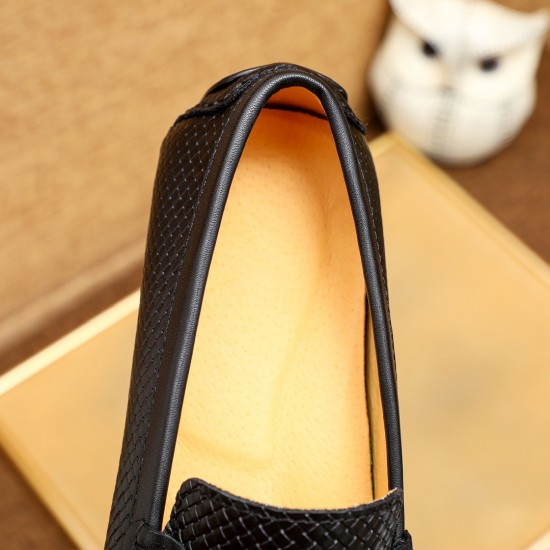 Versace Shoes: Top Quality